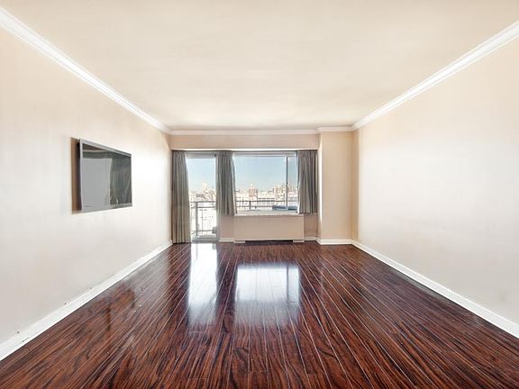 3rd image of 118 E 60th St APT 33E