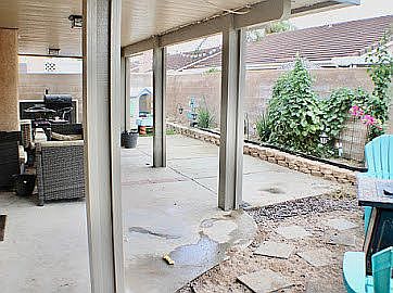4th image of 2157 Oak Ave