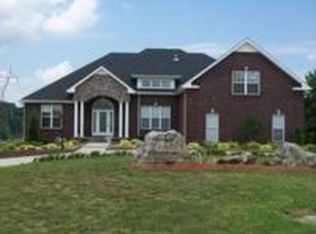 570 Stonegate Dr, Clarksville, TN 37043