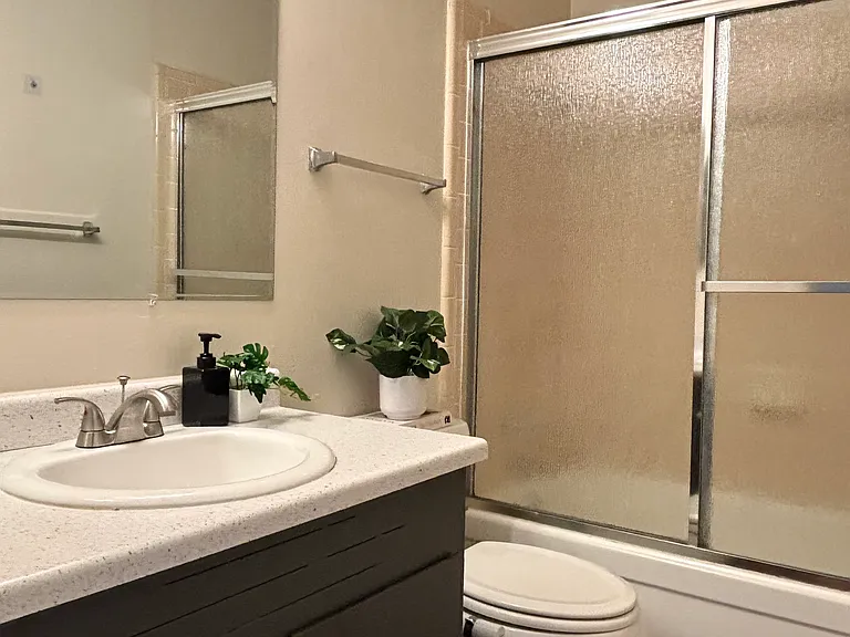 Unit 211B:
Bathroom