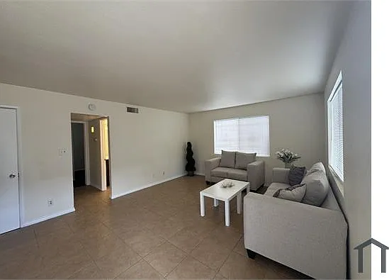 2 bed, $1,995 — Photo 2