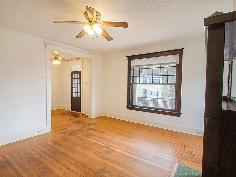 439 Franklin Ave #2 — Photo 10