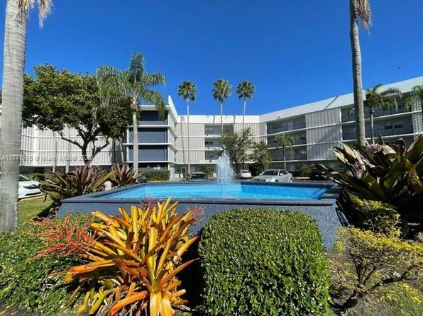 871 NE 195th St APT 304
