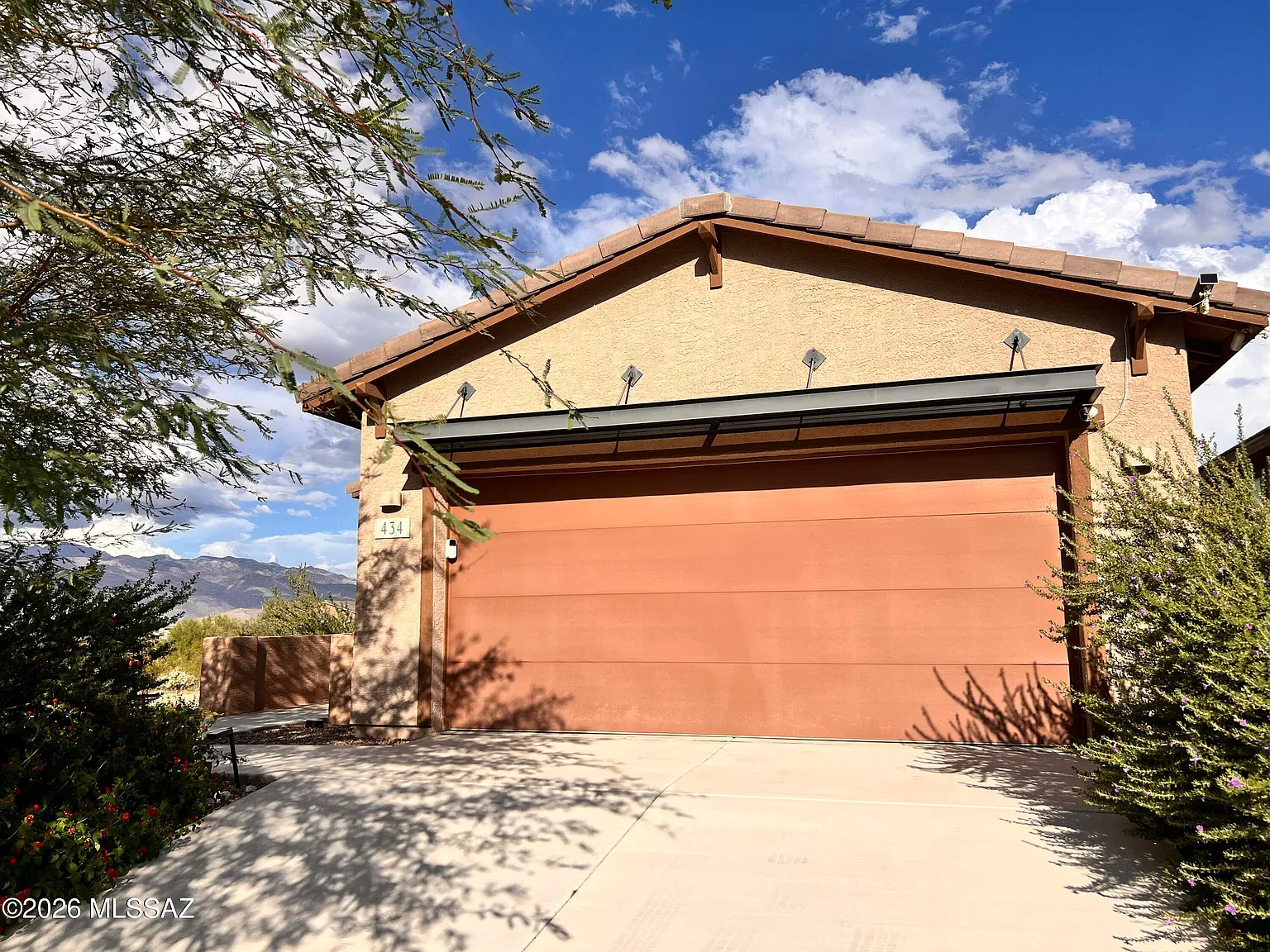 3 bed, 2.0 bath, 1602 sqft, $2,150 — Photo 1