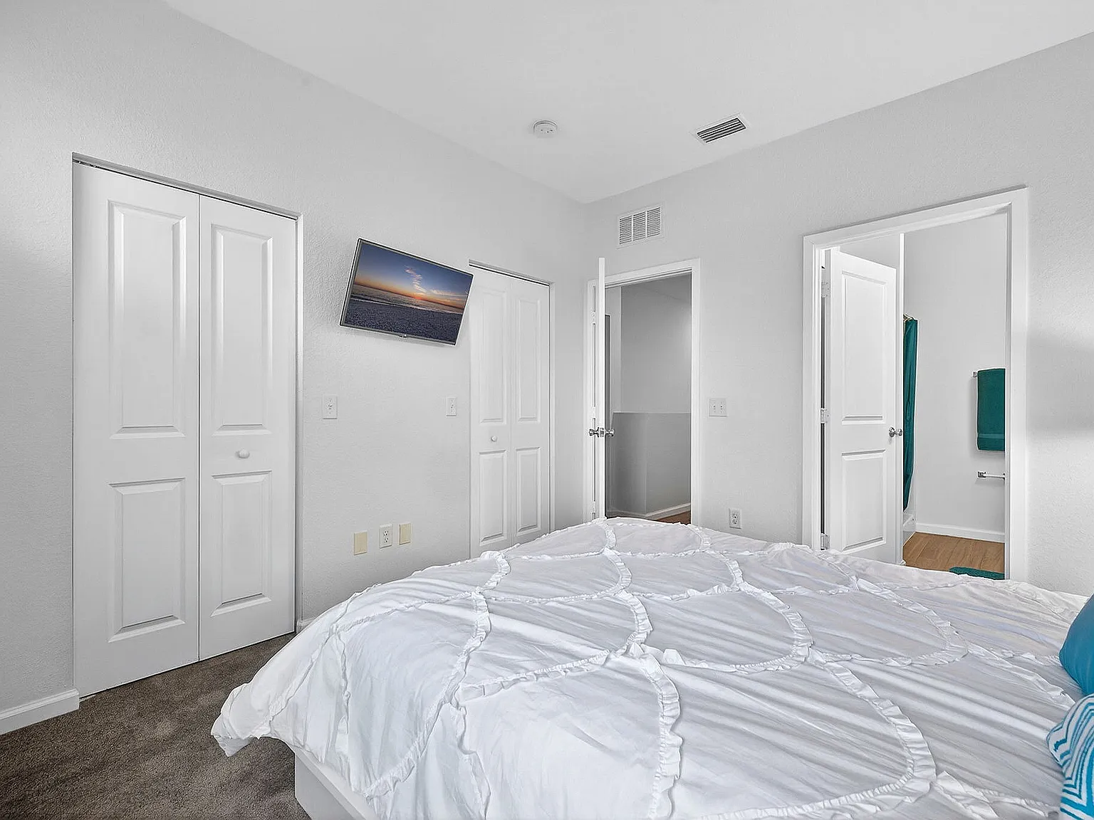 Mirage Bay Apartments — Photo 4