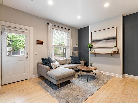 5th image of 1055 Michigan Ave