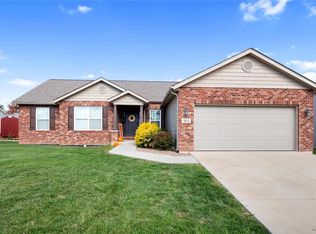 913 Oak Creek Ln, Waterloo, IL 62298