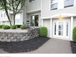 2390 State St APT 2J, Hamden, CT 06517