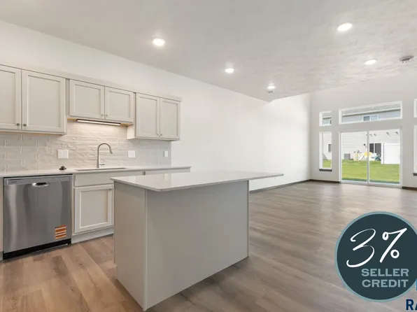 2406 E Jetty Pl, Sioux Falls, SD 57108