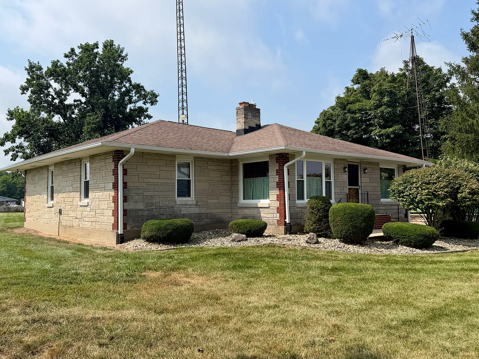 3 bed, 1500 sqft, $1,900 — Photo 1
