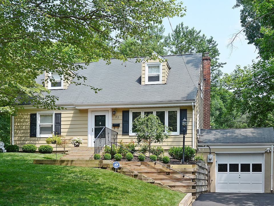 1st image of 22 Maplewood Dr