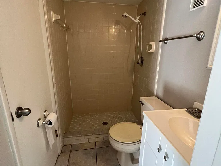 16 Oakwood Park — Photo 9
