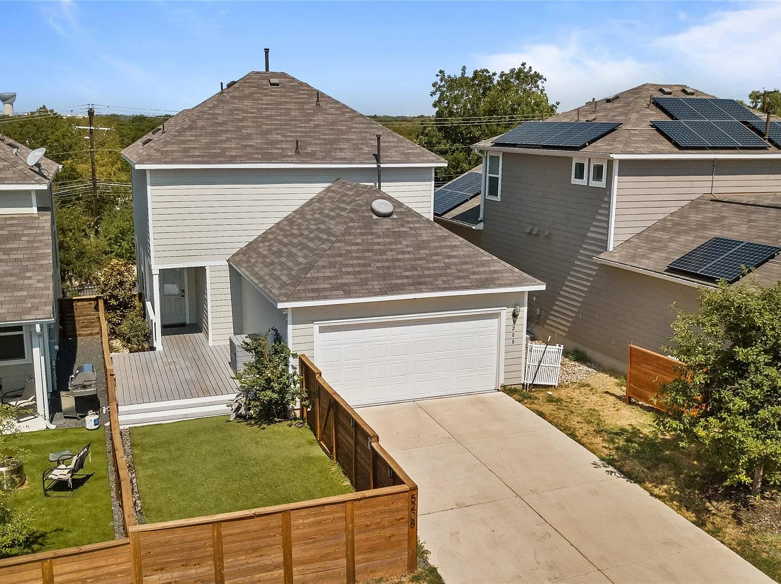 3 bed, 2.5 bath, 1572 sqft, $3,100 — Photo 3