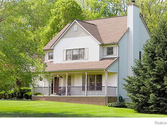 3rd image of 3600 Estate Dr
