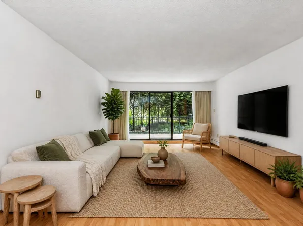 1385 Draycott Rd #219, North Vancouver, BC V7J 3K9
