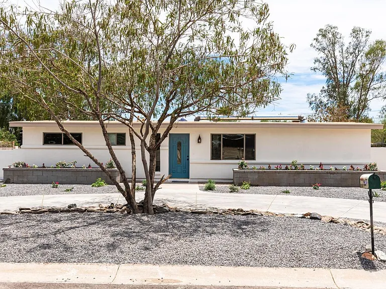 2571 E Captain Dreyfus Ave — Photo 2