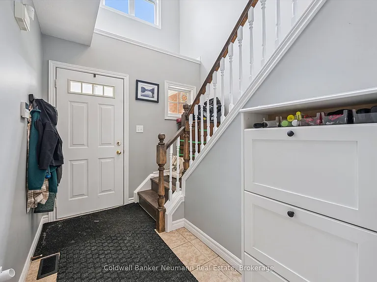 165 Terraview Cres #2 — Photo 4