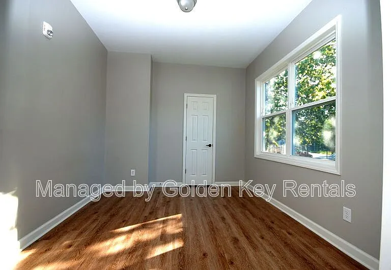 315 E Walnut St #1-A — Photo 6