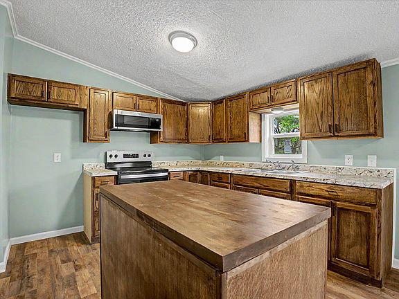 5th image of 1090 Scott Rd