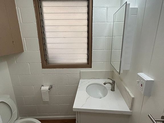 4th image of 2721 Waialae Ave #C