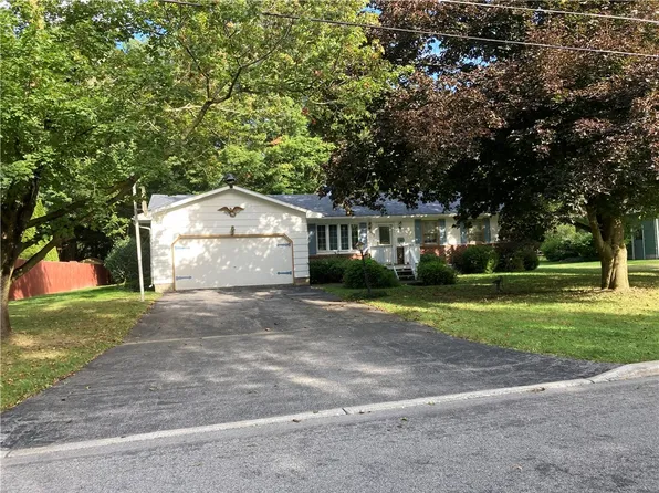 33 East Ave, Le Roy, NY 14482