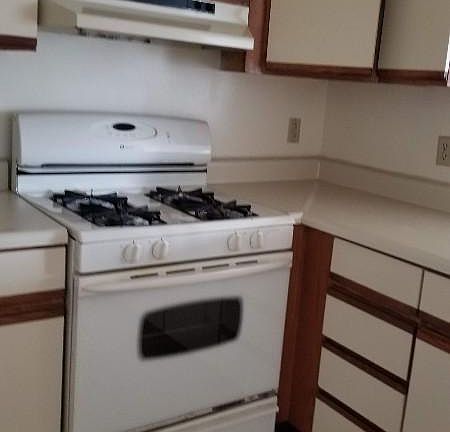 3rd image of 26 Kelston Dr