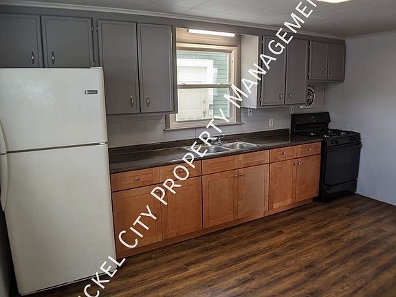 4th image of 264 Holly St