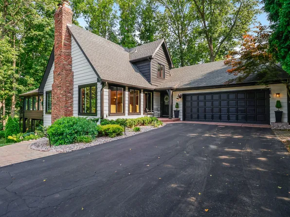 370 Wilshire Ct, Valparaiso, IN 46385