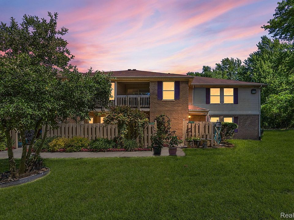 1st image of 61149 Greenwood Dr