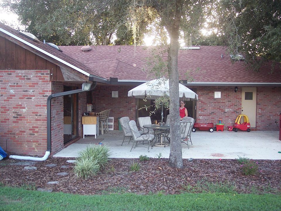 Great back patio/yard