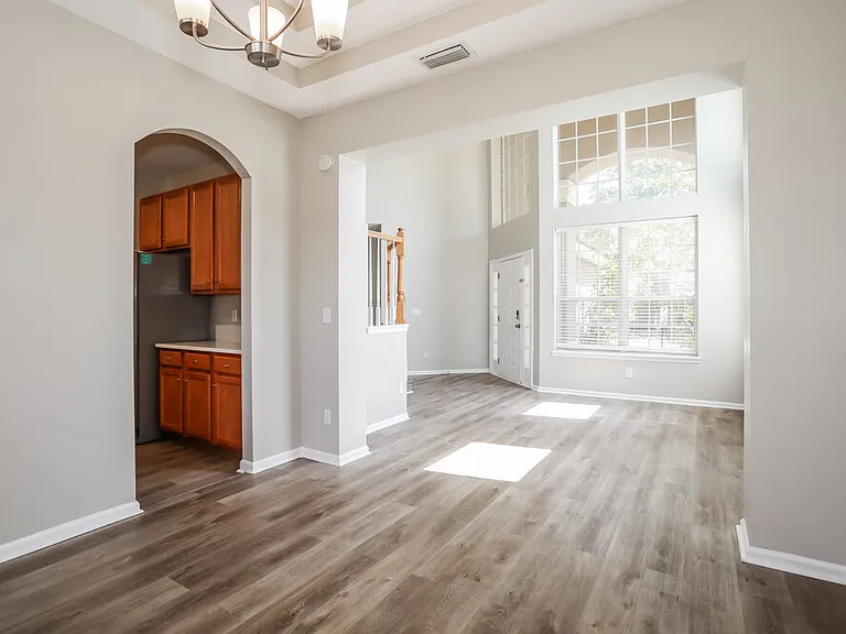 880 Thoroughbred Dr — Photo 7