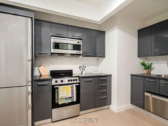 2nd image of 20 Exchange Pl APT 1528