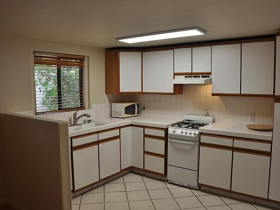 5th image of 1624 Upas St #A
