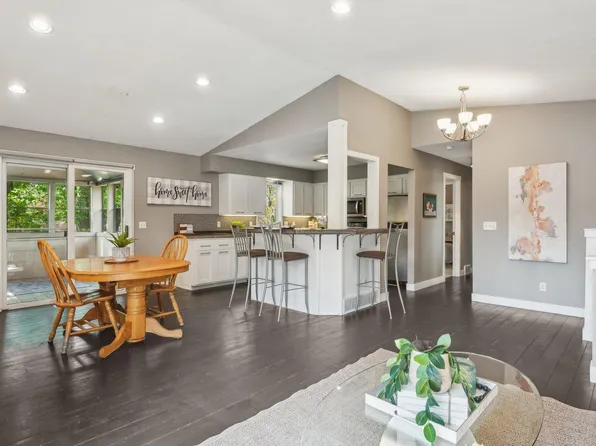 3048 Bunker Lake Blvd NW, Andover, MN 55304