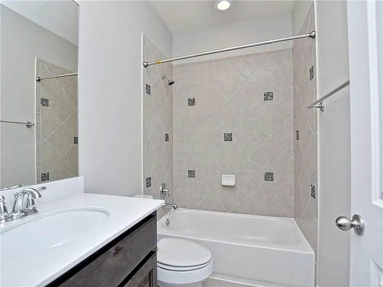 2208 Legend Hill Dr — Photo 21