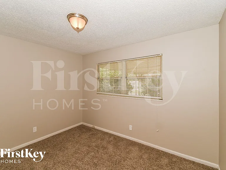 878 Westgate Dr — Photo 10