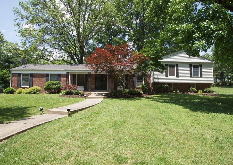 1st image of 549 Fairways Cir