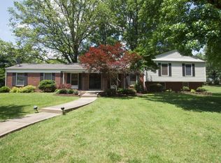 549 Fairways Cir, Saint Louis, MO 63141