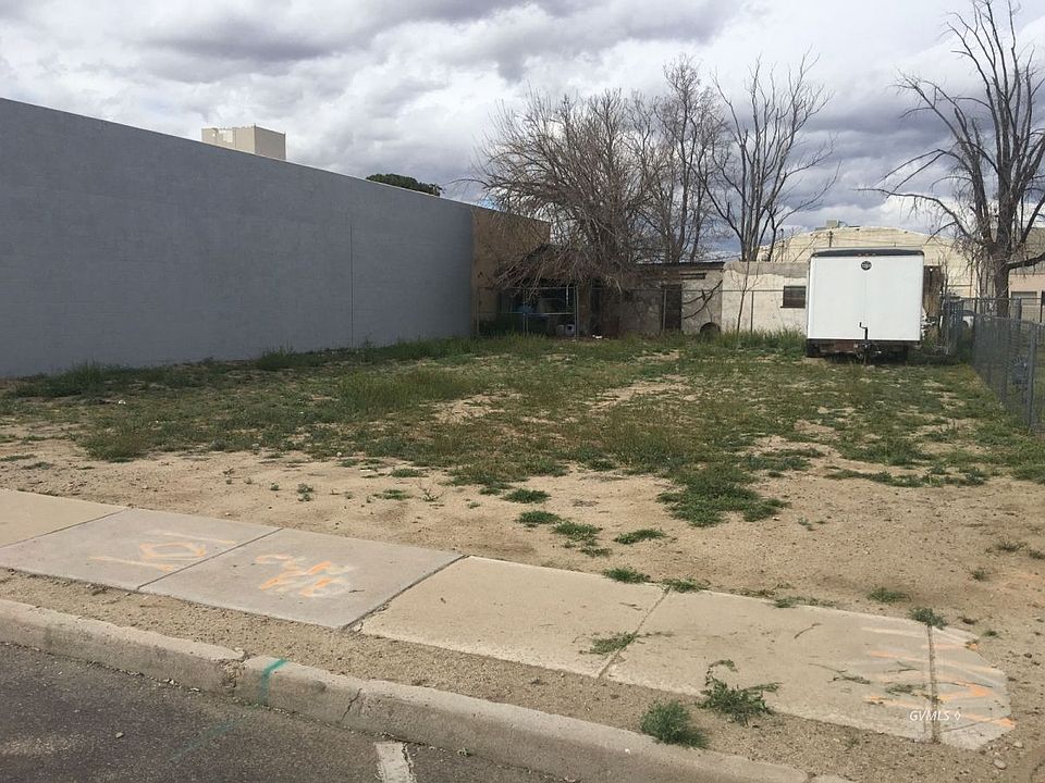 2nd image of 620 W 7th St