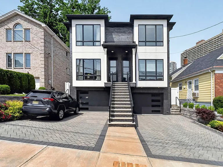 211B Slocum Way — Photo 2