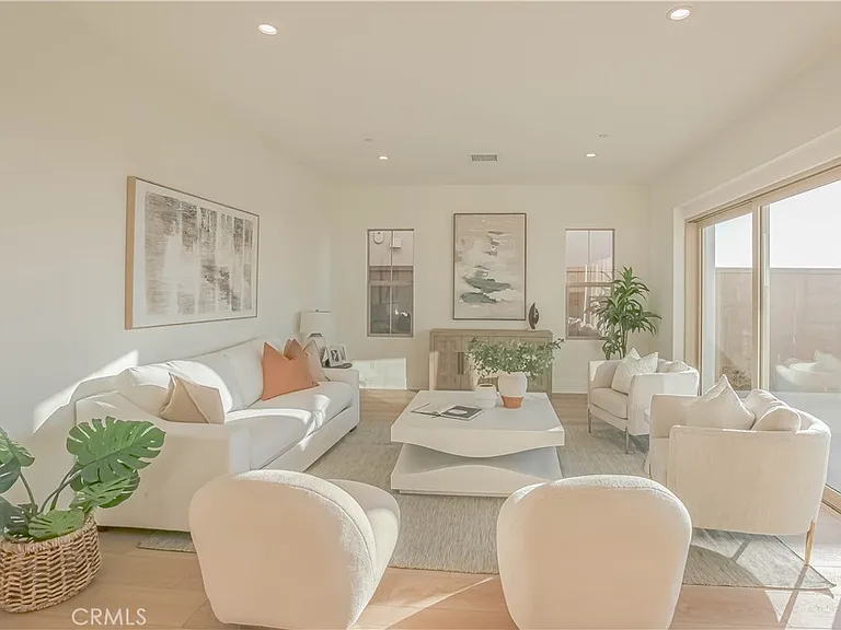 137 Oakstone — Photo 14