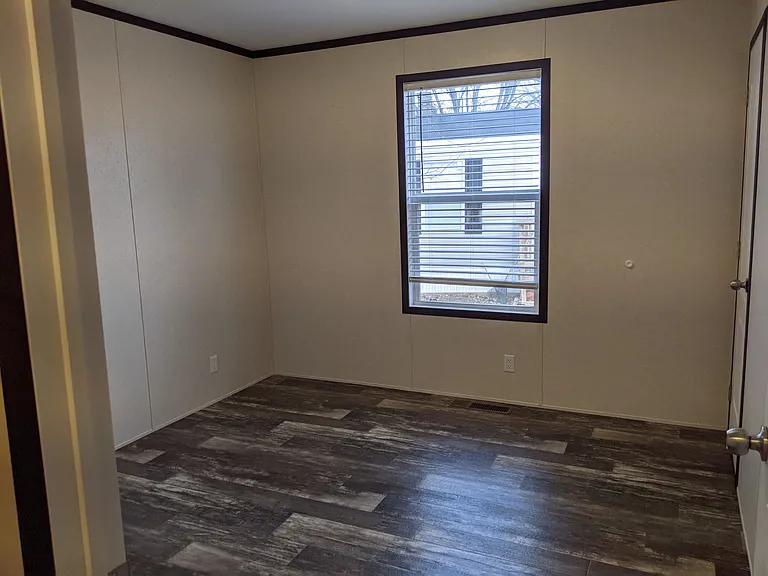 Hickory Knoll — Photo 32