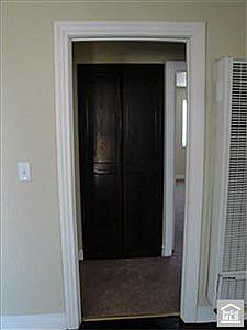 5th image of 209 E 111th St