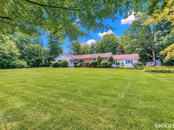 10 Vernon Court, Woodbridge, CT 06525