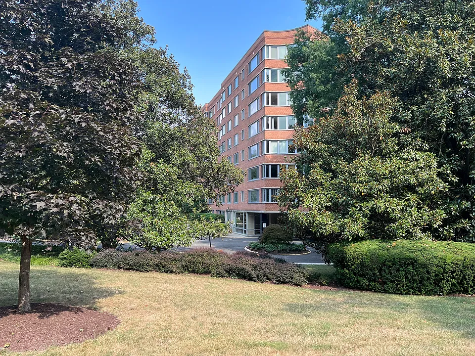 4200 Cathedral Ave NW #1110