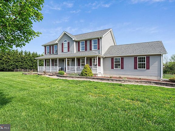 3rd image of 305 Garnet Ln