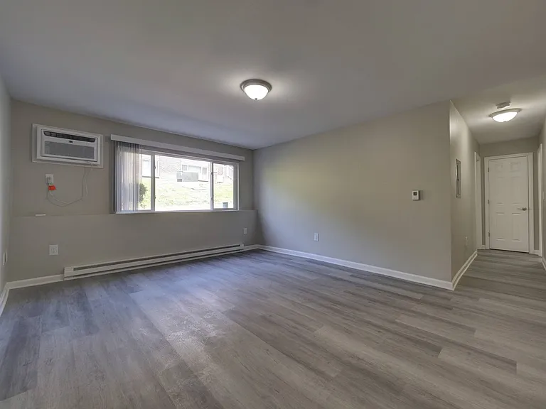 Highland Club Apartments — Photo 16