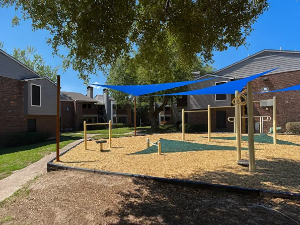 Porterwood Apartments