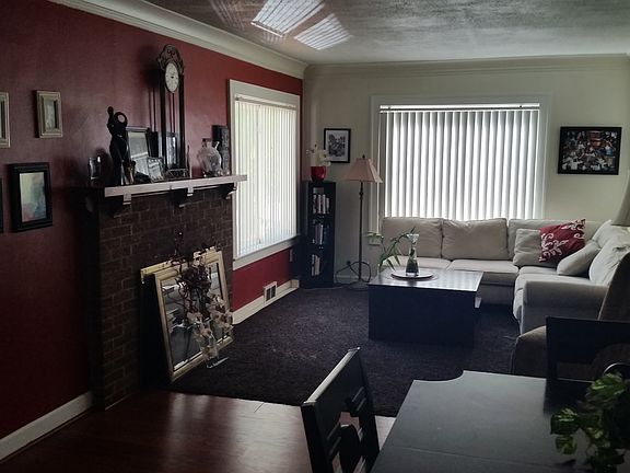 front entry on to main floor dining/family room