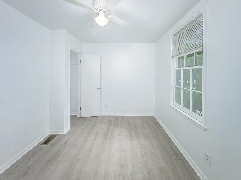 1637 Atkamire Dr — Photo 17